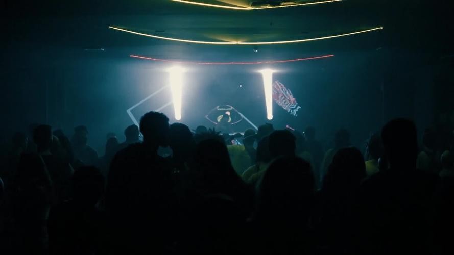 签下协议抽身难！女大学生如何一步步误入“花场”？揭秘花场*局骗**