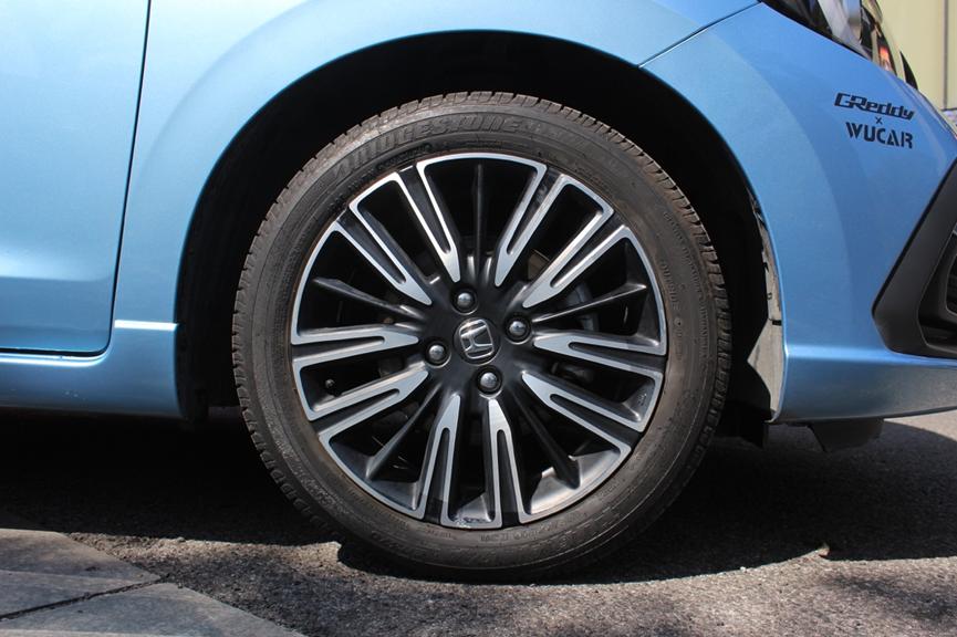 本田飞度最好的改装,国外本田三厢飞度改装