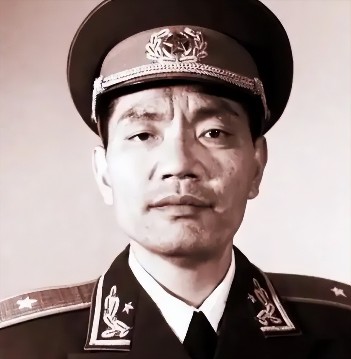 1973年,尤太忠给老政委*小平邓**送烟,*小平邓**拿到烟说了什么?