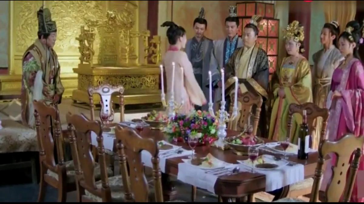 包拯60大寿时伤感无后，儿媳抱来包拯小妾所生男婴：您还有个儿子