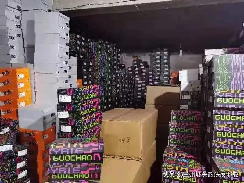 荔湾警方打掉制假冒牌名鞋,警方捣毁假鞋进货十几块