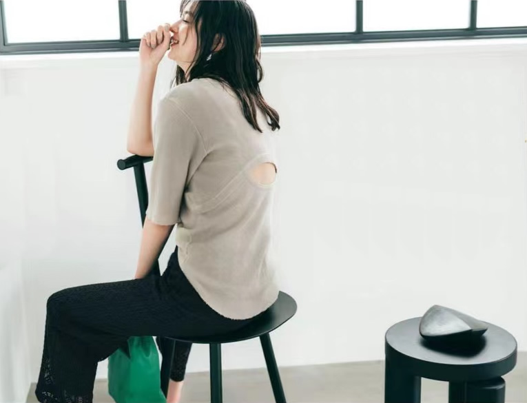 比米色优雅,比棕色显白,今夏的“裸肤色”凭什么火了?