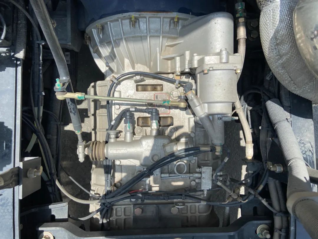 华菱汉马h7460马力牵引车多少钱,拉7吨挖机的自卸车