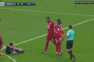 男足比赛场面,男足笑死对手