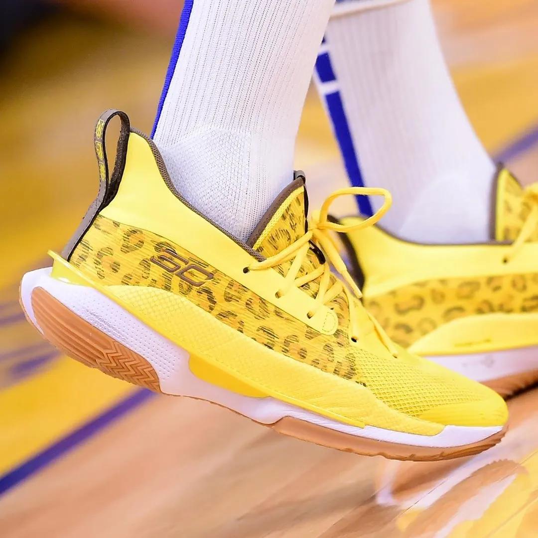 库里成了历史三分王，UA啥时候能超越耐克？