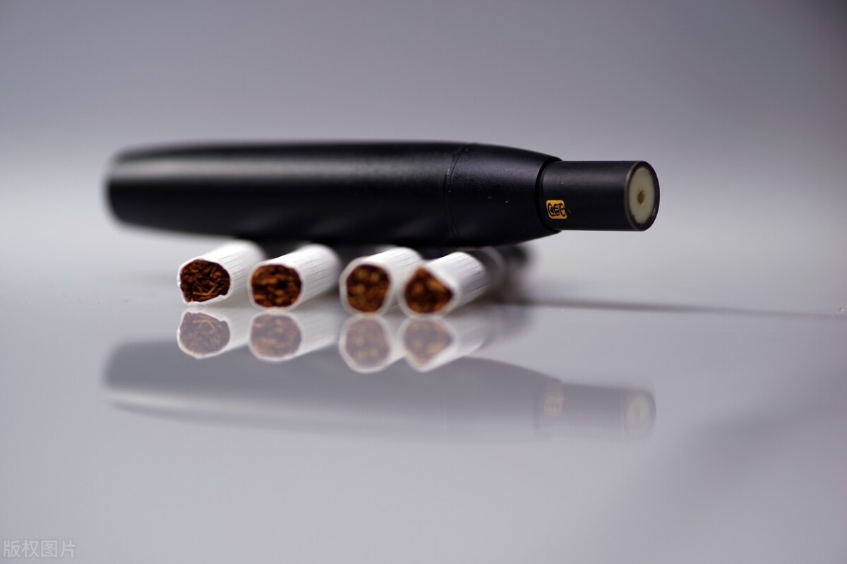 *子烟电**女王三年赚了3000亿，最后却败给了一张“A4纸”