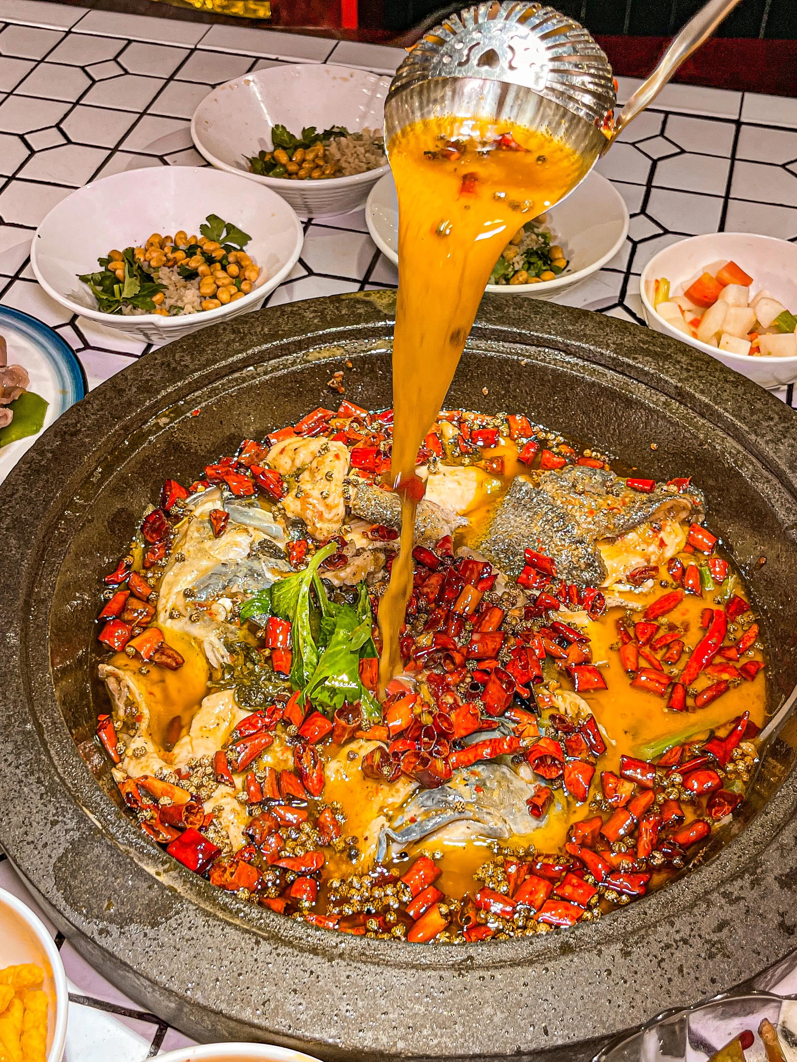 四川正宗蒸汽石锅鱼,最好吃的巴蜀石锅鱼