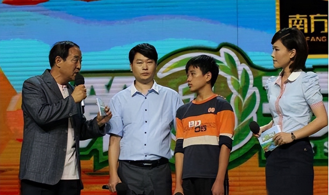 13岁孤儿独自生活,孤儿韦仁龙707分考上北大