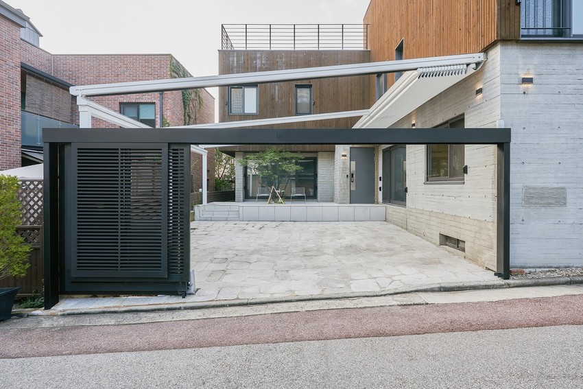 一家六口住390平方的别墅,一家6口住在40平米的房子