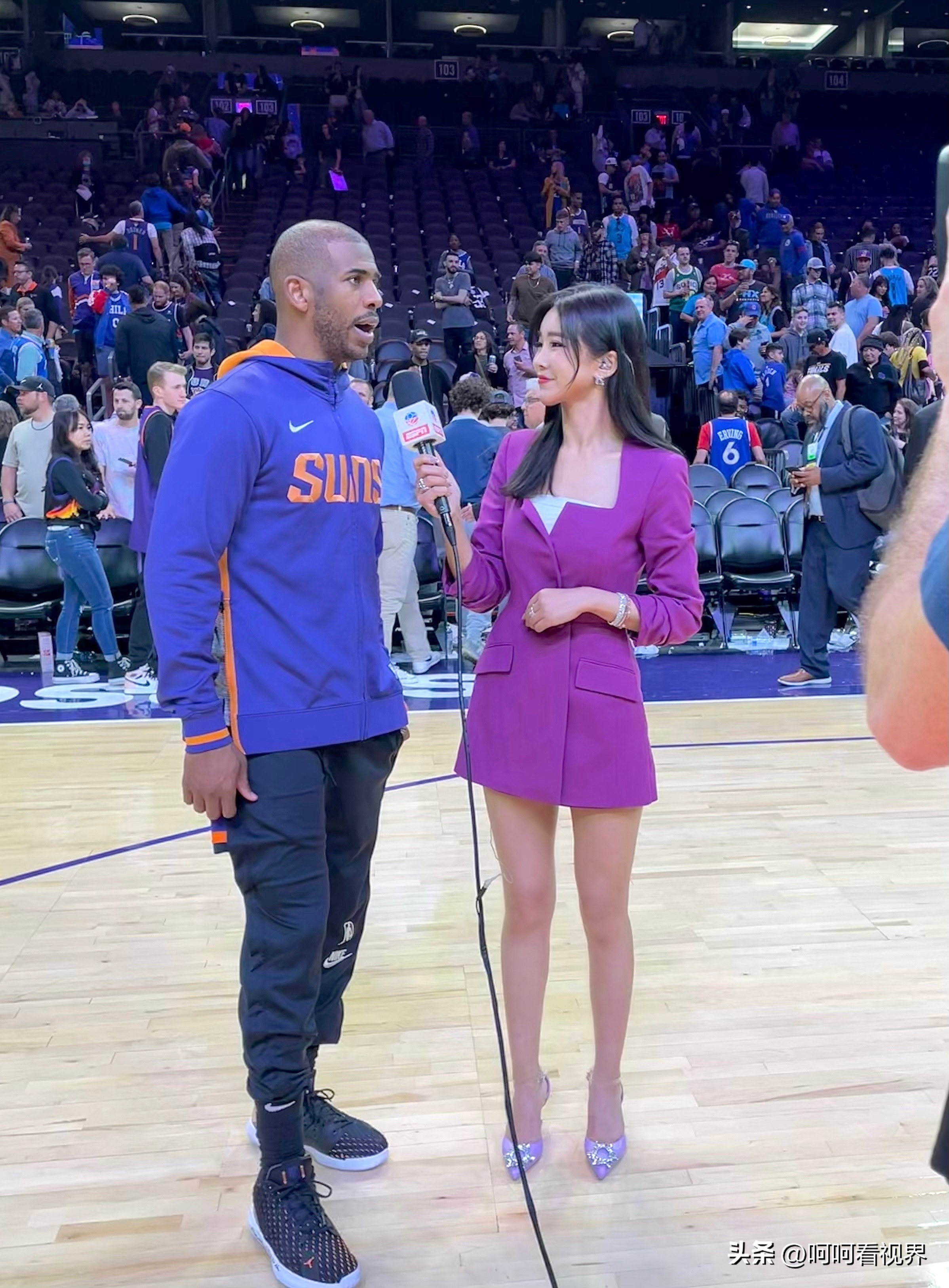 气质减龄女主持装,女主播显身材穿衣推荐