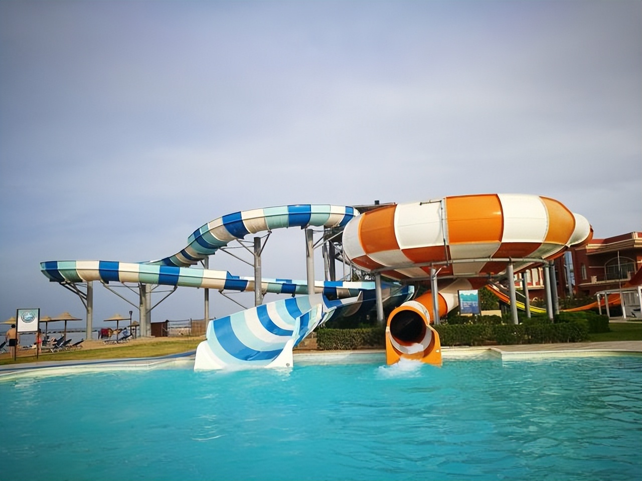 美国堪萨斯水上乐园滑梯事故,16年美国水上乐园断头事故