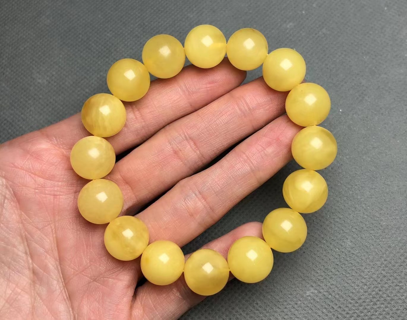 戴便宜的手链对身体有害吗,戴便宜的手链丢人吗