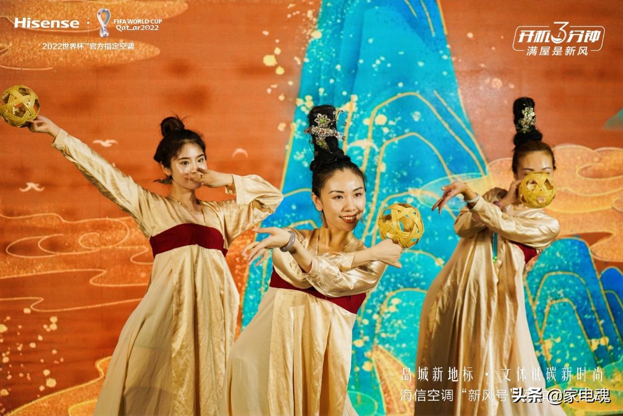 搭载“我氧你呀”海报，海信空调‘新风号’世界杯主题列车发车