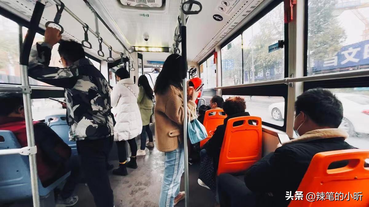 被泼硫酸毁容16岁女生,2017年18岁少女被泼硫酸毁容