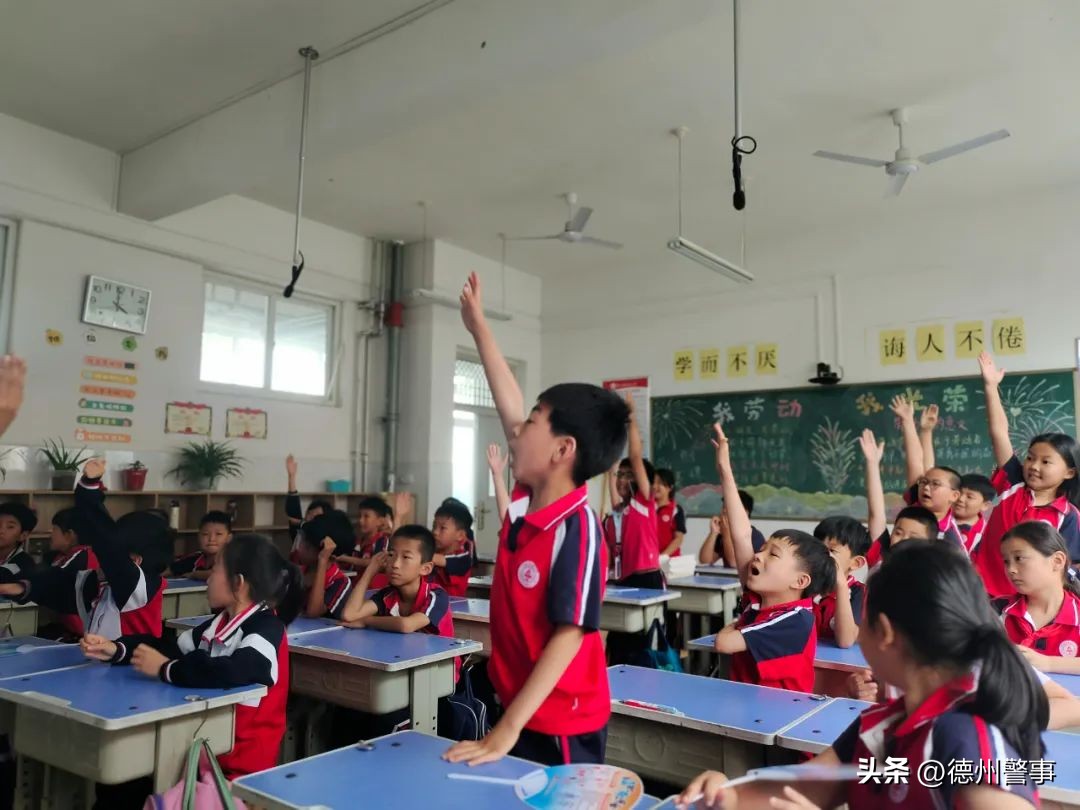 跟着警察去抓酒驾,跟着警察叔叔去出警