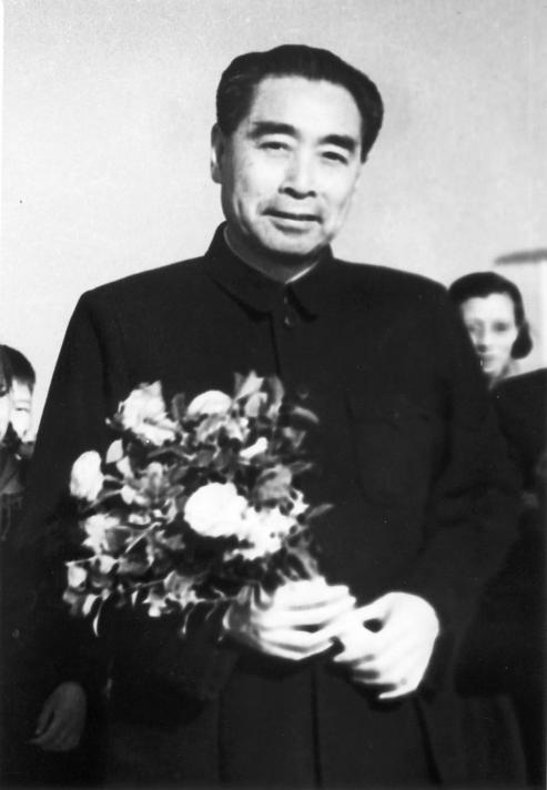 1956年周恩来访问巴基斯坦，参观工厂时怒斥厂长：这是不把人当人