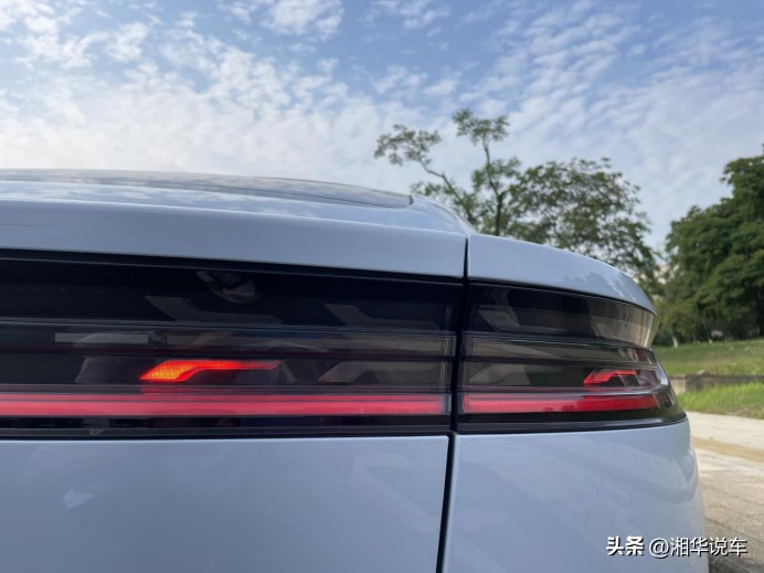 岚图追光舒适和运动模式区别,新车岚图商务车7座售价