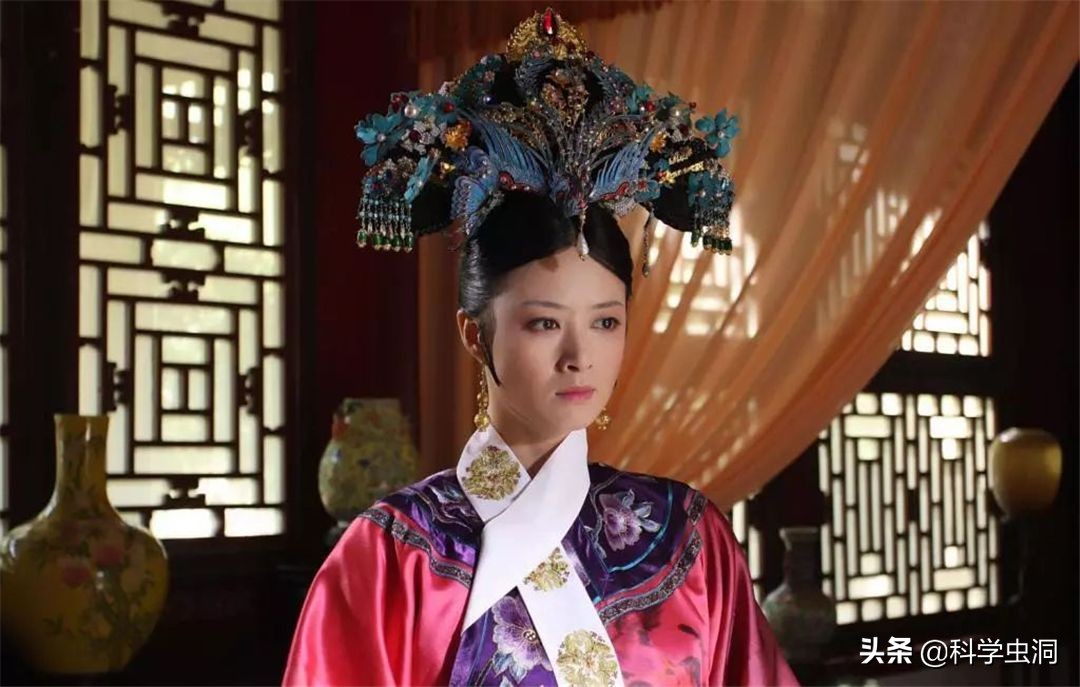 天津一女子买鸟头吊坠被判刑10年,天津女子买吊坠获刑十年