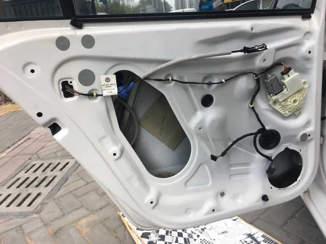 新款桑塔纳四门隔音喇叭升级,大众桑塔纳蜗牛喇叭升级