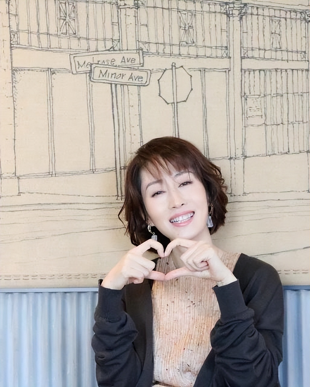 女士的法则刘敏涛短发,今年最流行的减龄短发中年款