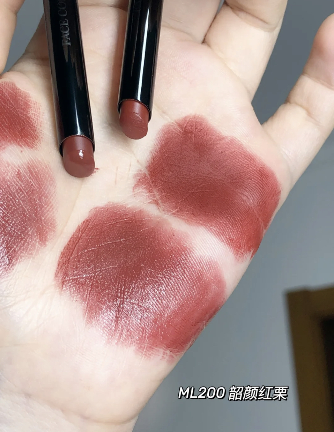 黄皮配什么颜色口红显白,黄皮女生涂上最显白的颜色