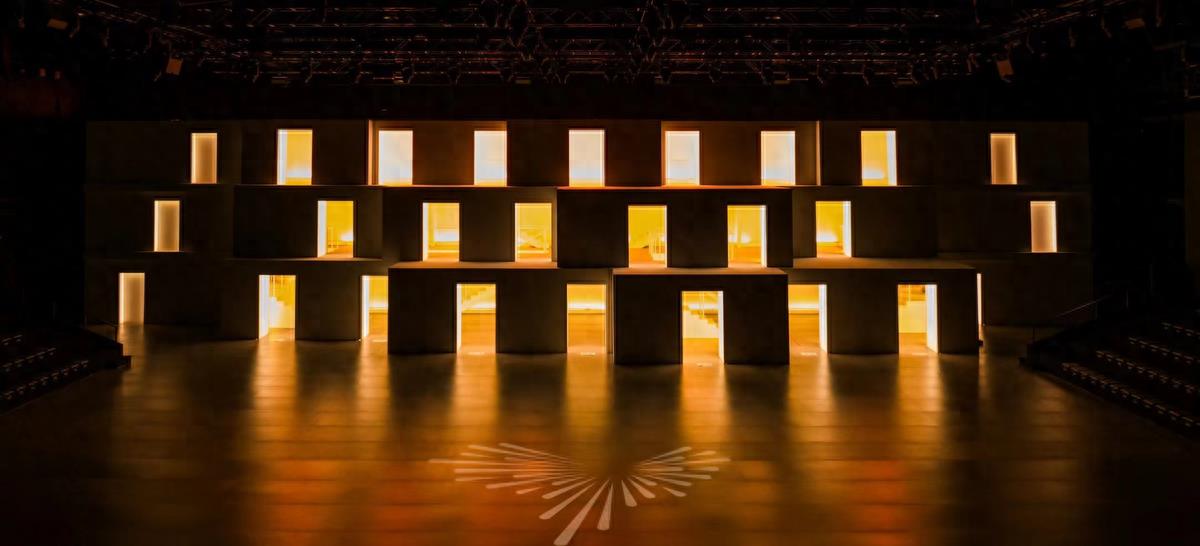 太平鸟镂空最新款,绒爱服饰