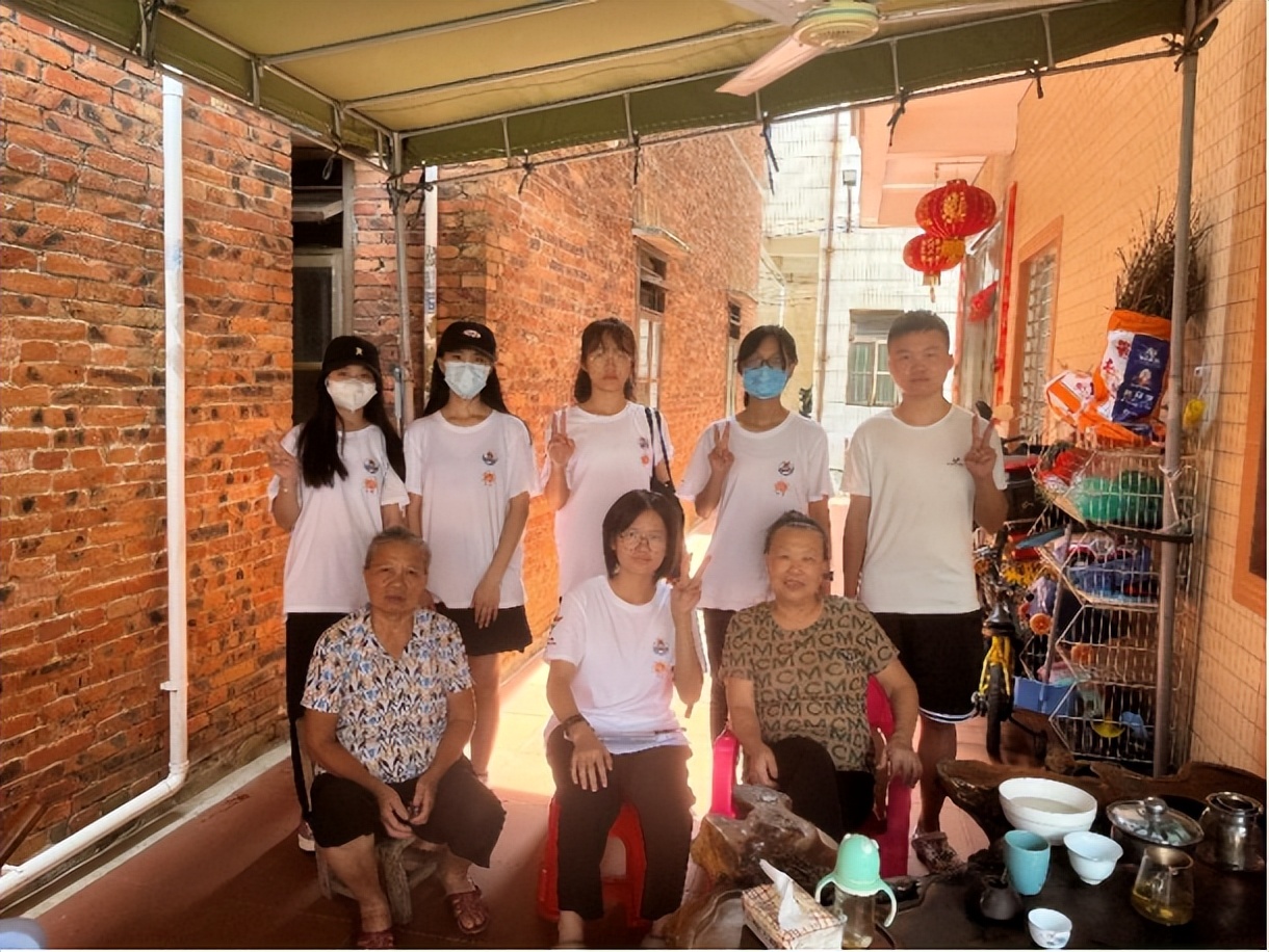 “晨曦”社会实践队：温暖下乡，情系茂名