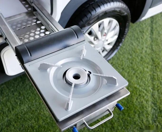 小区被封租房车过夜 (被封租房车过夜上海小伙)