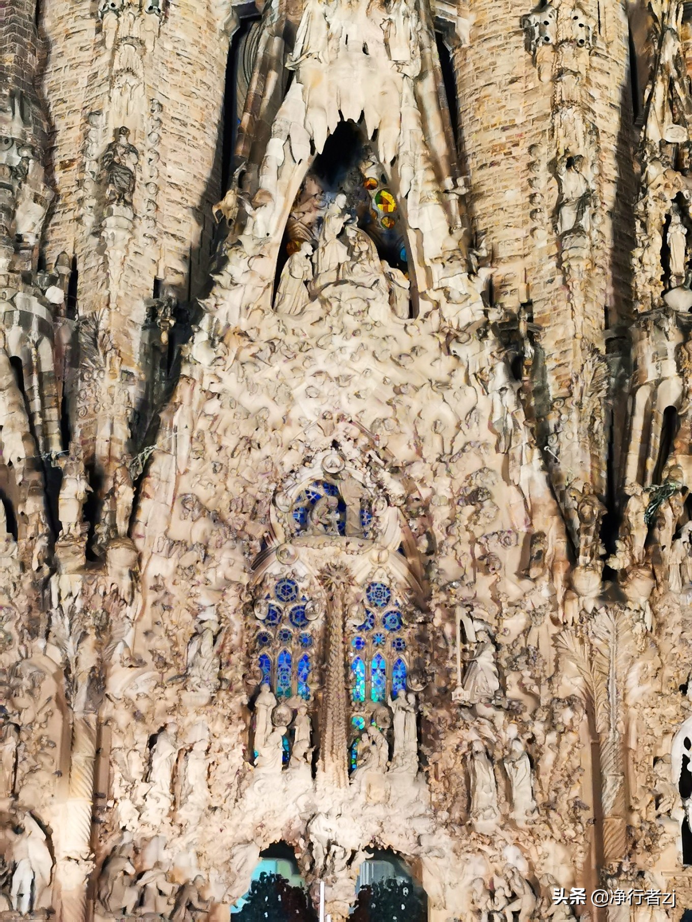 冬日暖阳拔“牙”记（三十二）巴塞罗那：高迪打造的绝世神作