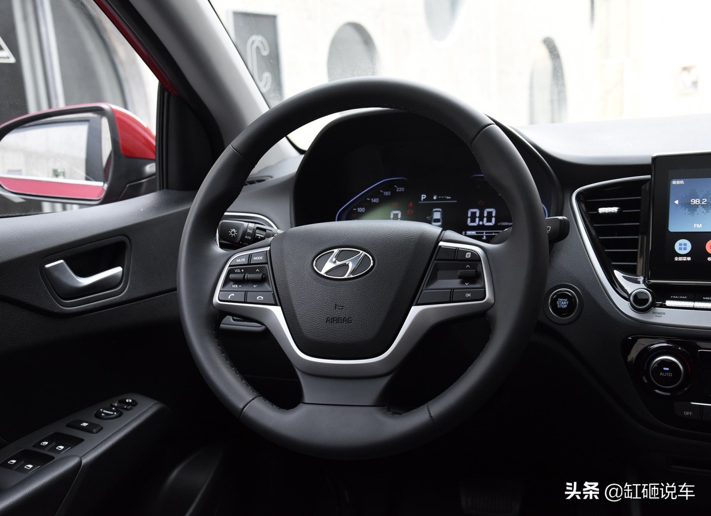 现代悦纳有天窗有无钥匙进入,自动17年现代悦纳无天窗