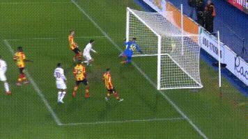 足球之夜拜仁皇马2-2战平,足坛精彩大战