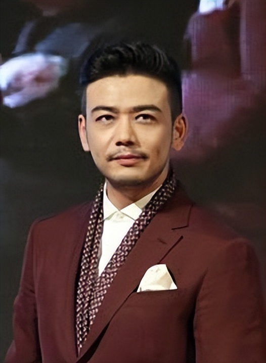 杨烁落魄总裁,杨烁落魄的时候捡垃圾