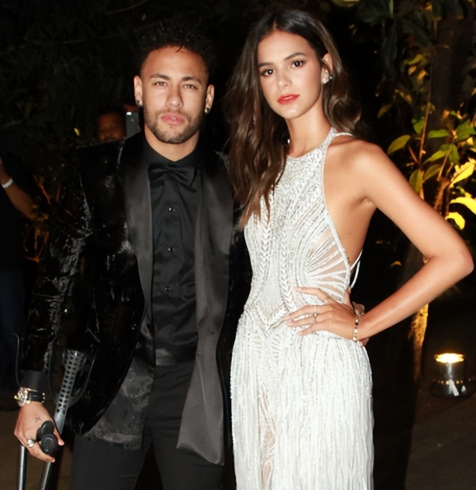 c罗与名模伊莲娜金童玉女的爱情,c罗前任伊莲娜看世界杯