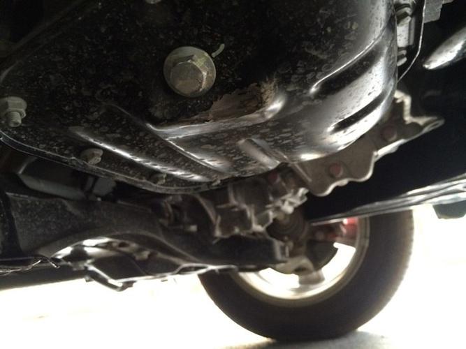 电动汽车刮擦到底盘了怎么处理,小车底盘刮到横梁有事吗