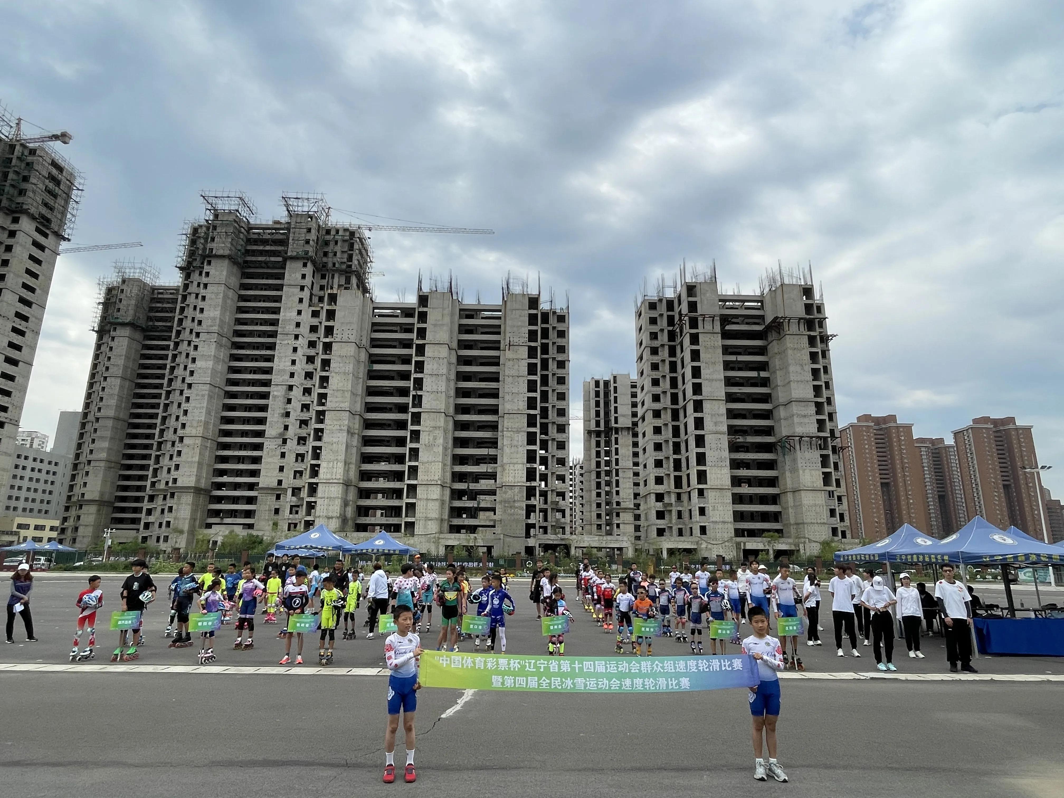 轮滑运动炫酷,轮滑起滑前准备动作