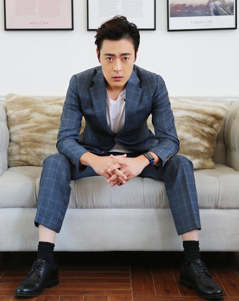 演员张桐：留学时穷得吃狗粮，曾多次自杀未遂，女友陪他走出低谷