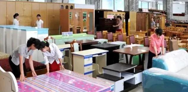 实拍朝鲜第一百货，各色物品应有尽有，号称北京的王府井！