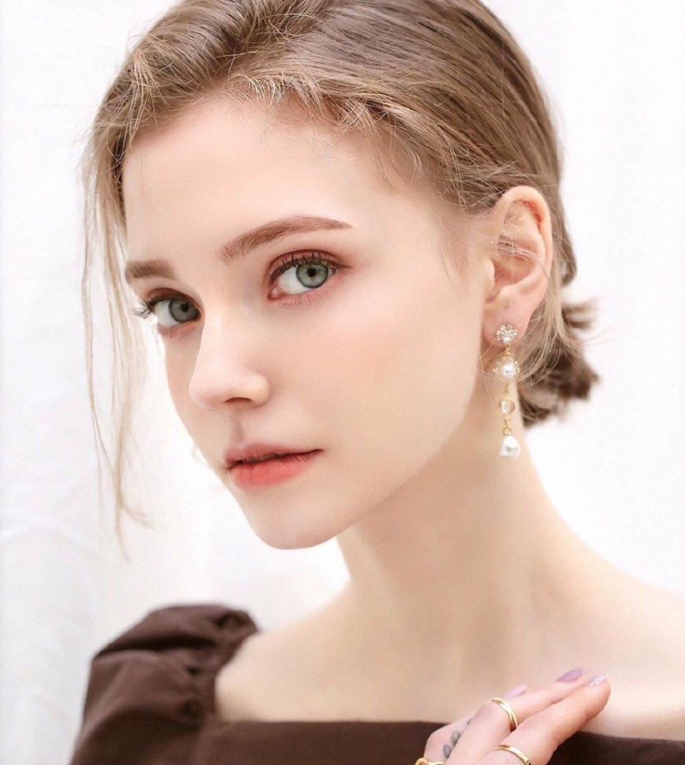 21岁德国模特凭“精灵美貌”火遍亚洲，却突然失踪？牵出黑暗内幕