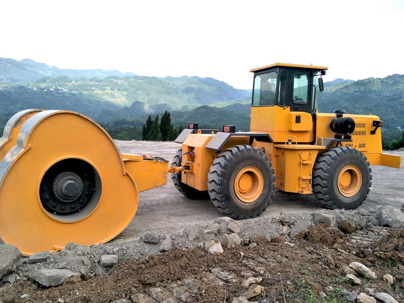 30吨冲击式压路机,冲击压路机施工视频