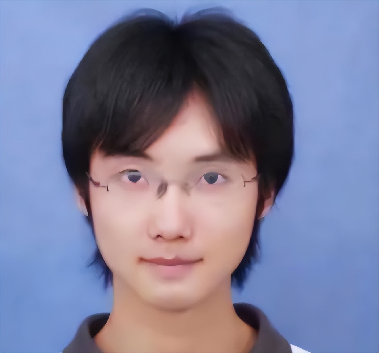 浙江小伙背着母亲上学，成全国道德模范，为何却变性参加选美大赛