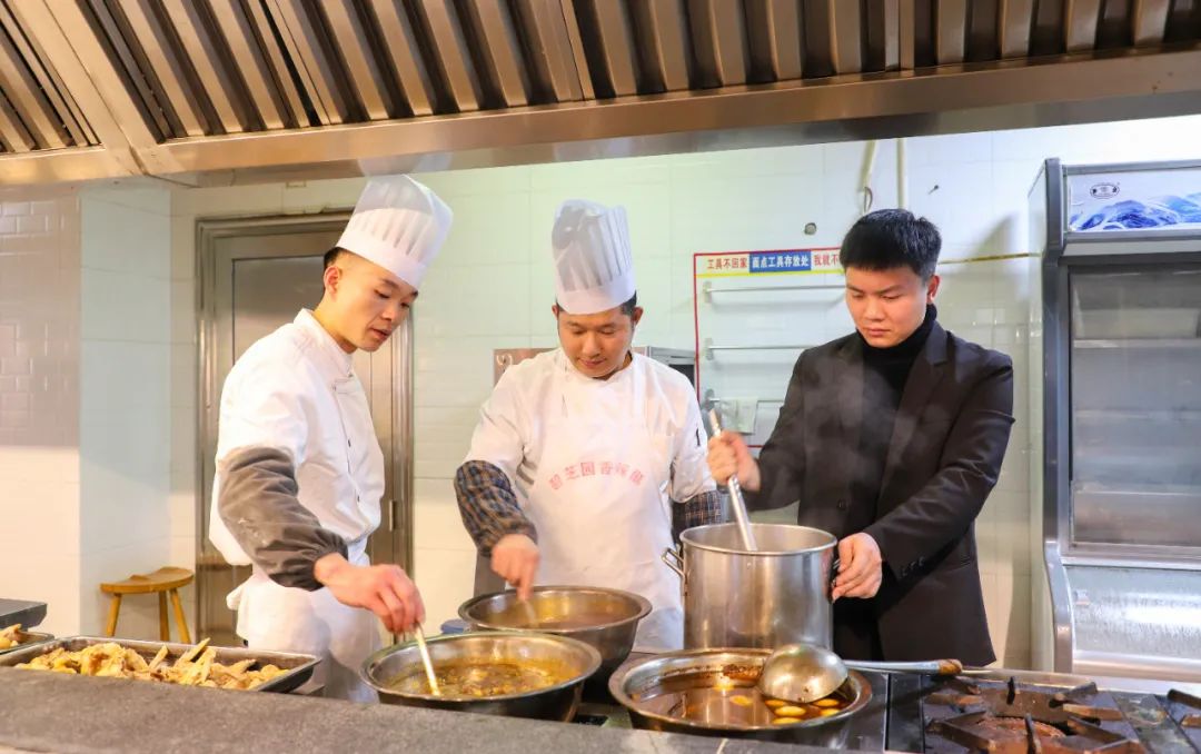 人气旺!大营路街道社区食堂飘出“惠民香”