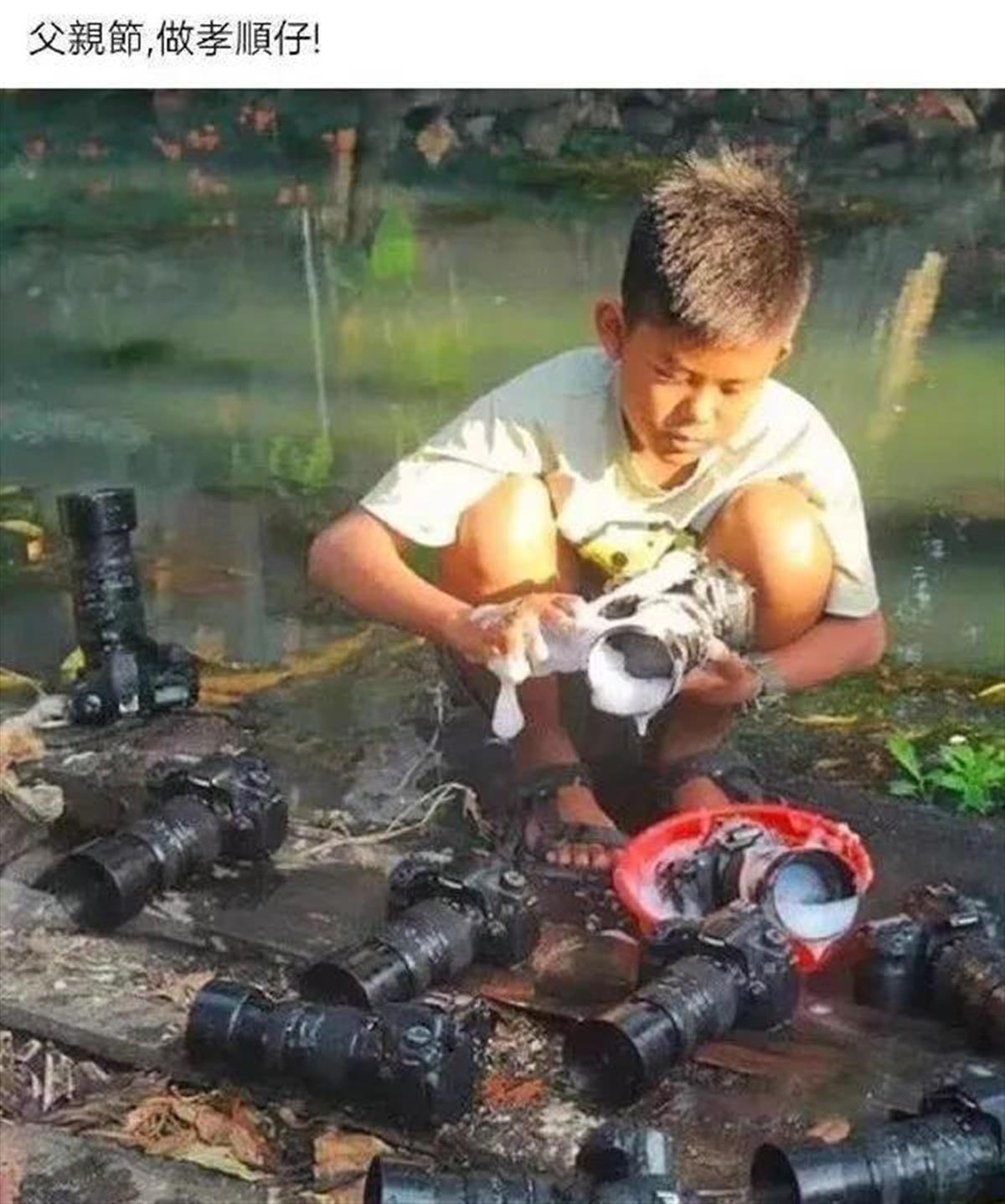 老弟儿!你的衣服可真够任性的,还好你不认识中文,尴尬死了!