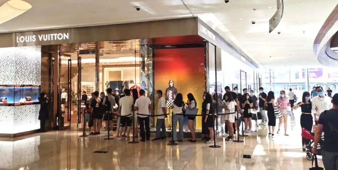 lv的腋下包值得购买吗,lv夏日限定腋下包