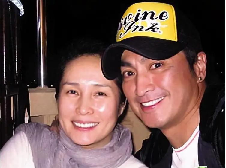 62岁何家劲有女儿吗,何家劲的一生年轻童年是怎么过的