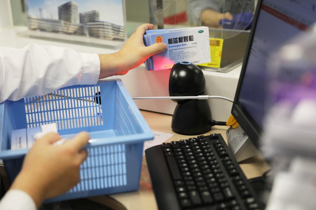 “人等药”到“药等人”，智慧药房提供暖心服务