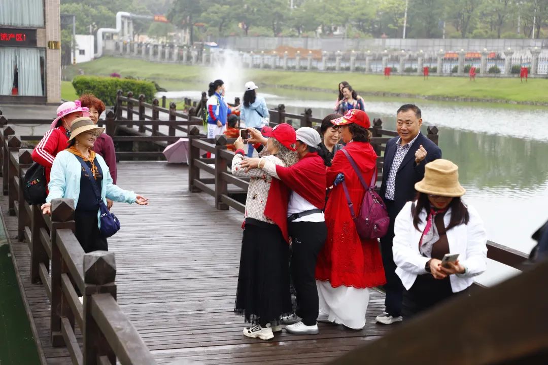 【金沙贡茶】“醉美金沙旅游季”|逛贡茶城游生态园品酱香酒
