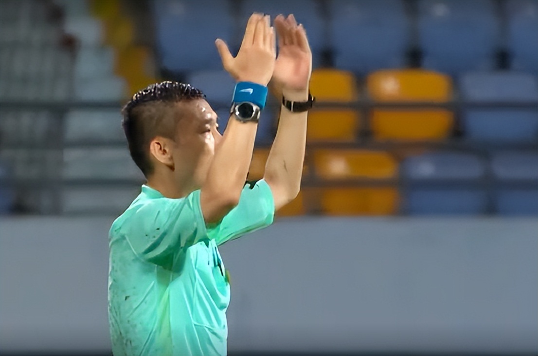 紧张过度，裁判都搞不清比赛结束时间了