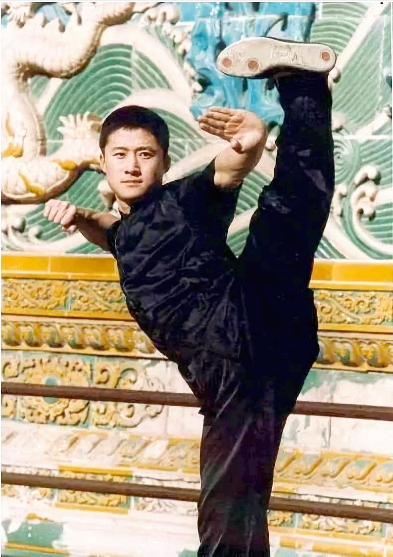 吴京：实现父亲的两个心愿，将脑血栓父亲当孩子疼