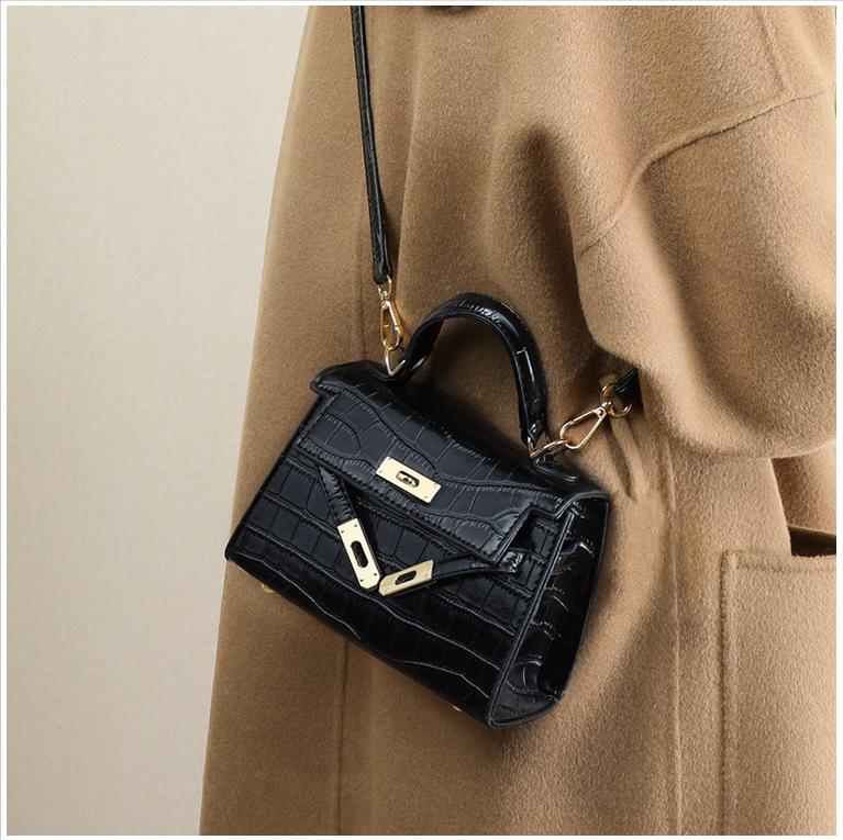 适合30岁女人背的包包品牌排行榜,中年妇女包包选什么品牌好