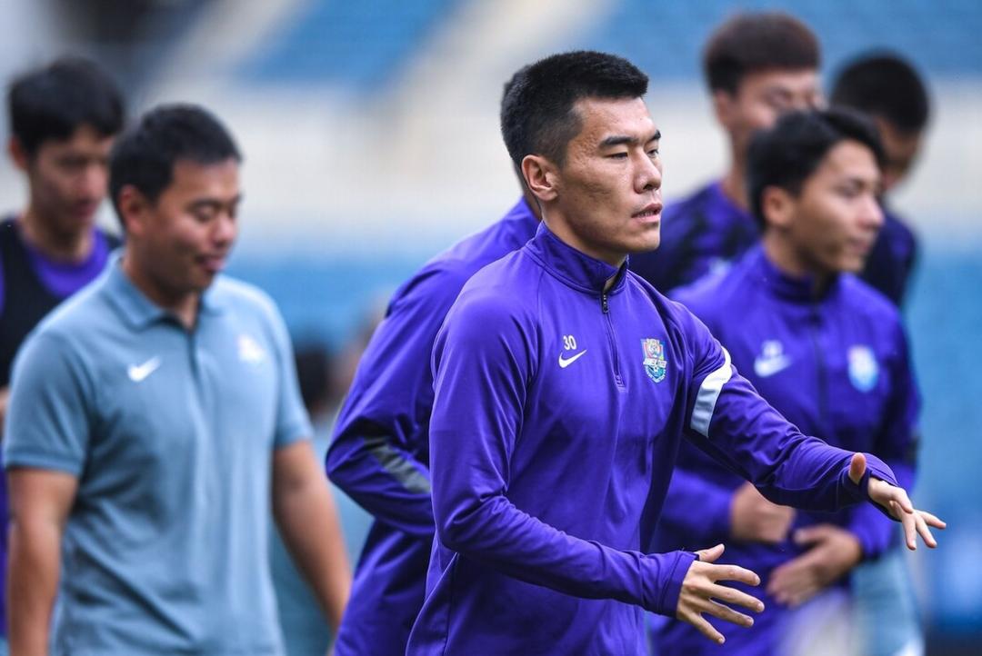 王秋明感受国足氛围期待展现自我,王秋明泰达足球场讲话